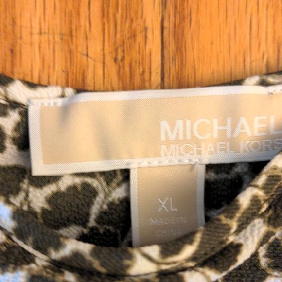 Michael Kors Black and White cold shoulder Blouse - Picture 5 of 8